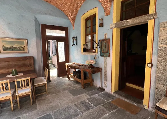 Casa La Corte 카노비오